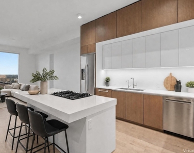 313 W 17th St - Photo Thumbnail 2