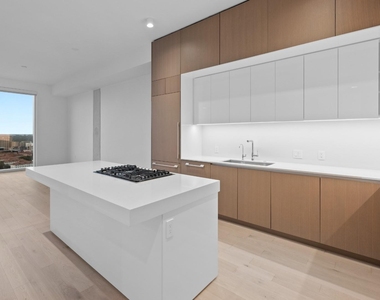 313 W 17th St - Photo Thumbnail 6