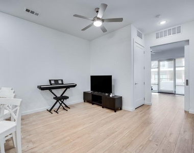 4801 Springdale Rd - Photo Thumbnail 9