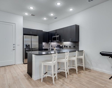 4801 Springdale Rd - Photo Thumbnail 6