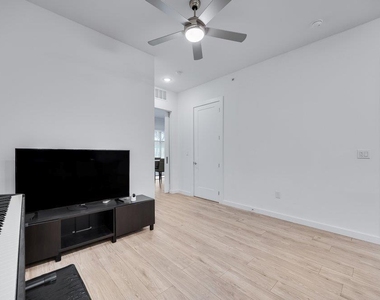 4801 Springdale Rd - Photo Thumbnail 10