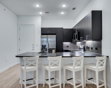 4801 Springdale Rd - Photo Thumbnail 8