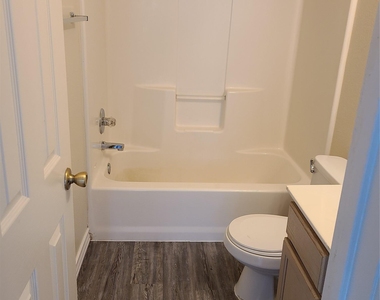 132 Cedargrove - Photo Thumbnail 11