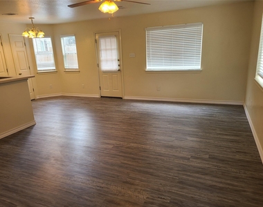 132 Cedargrove - Photo Thumbnail 2