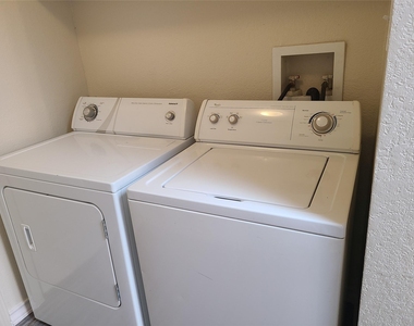 132 Cedargrove - Photo Thumbnail 14