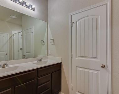 309 Naset Dr - Photo Thumbnail 15