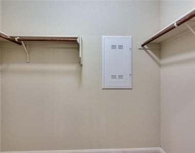 309 Naset Dr - Photo Thumbnail 17
