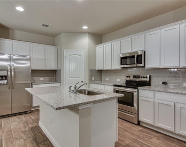 309 Naset Dr - Photo Thumbnail 8