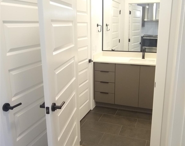 2220 Webberville Rd - Photo Thumbnail 5