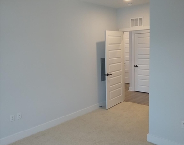 2220 Webberville Rd - Photo Thumbnail 11