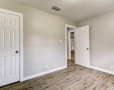 820 Stadium Dr - Photo Thumbnail 18