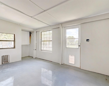 820 Stadium Dr - Photo Thumbnail 24