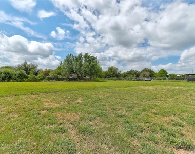 820 Stadium Dr - Photo Thumbnail 28