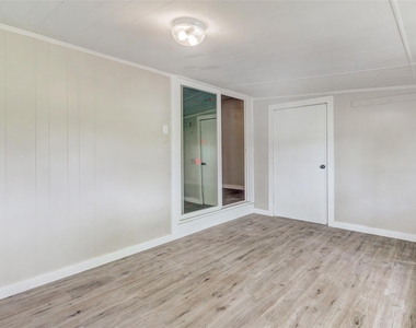 820 Stadium Dr - Photo Thumbnail 15