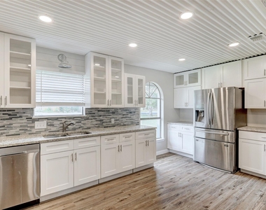 820 Stadium Dr - Photo Thumbnail 7