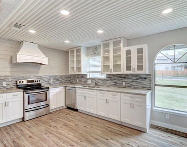 820 Stadium Dr - Photo Thumbnail 8