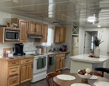 128 Park Dr - Photo Thumbnail 6
