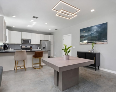 301 W. Stassney Ln - Photo Thumbnail 8