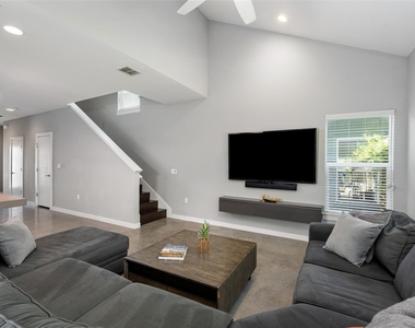 301 W. Stassney Ln - Photo Thumbnail 14
