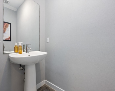 301 W. Stassney Ln - Photo Thumbnail 7