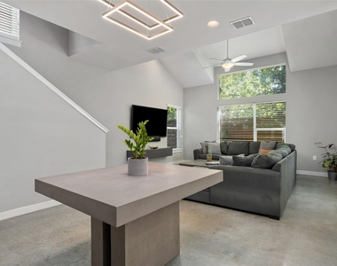 301 W. Stassney Ln - Photo Thumbnail 9