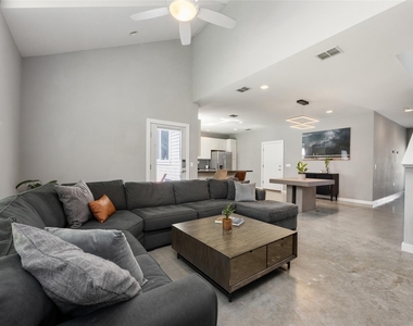 301 W. Stassney Ln - Photo Thumbnail 15