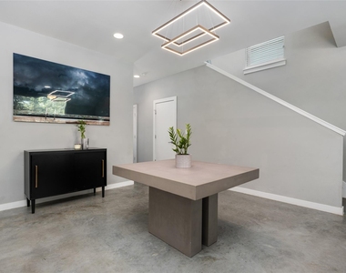 301 W. Stassney Ln - Photo Thumbnail 6
