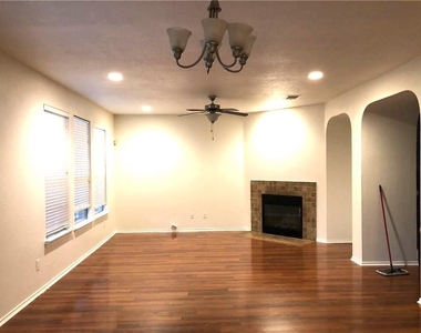 14320 Lake Victor Dr - Photo Thumbnail 6