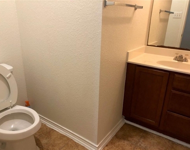 14320 Lake Victor Dr - Photo Thumbnail 9
