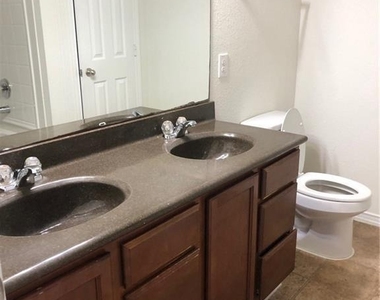 14320 Lake Victor Dr - Photo Thumbnail 17