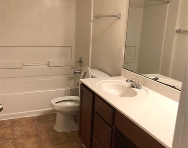 14320 Lake Victor Dr - Photo Thumbnail 13