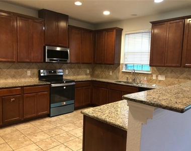 14320 Lake Victor Dr - Photo Thumbnail 19