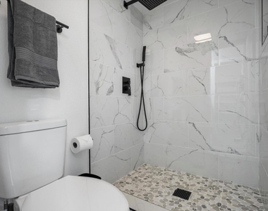 6413 Chimney Creek Cir - Photo Thumbnail 14