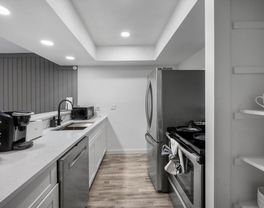 6413 Chimney Creek Cir - Photo Thumbnail 6