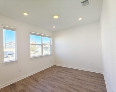 7417 Sagira Path - Photo Thumbnail 6