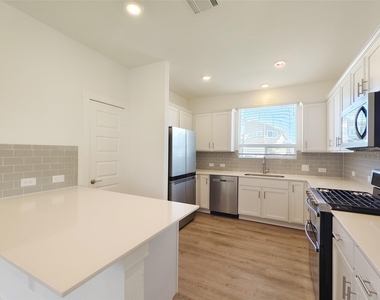 7417 Sagira Path - Photo Thumbnail 9