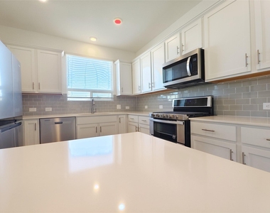 7417 Sagira Path - Photo Thumbnail 10
