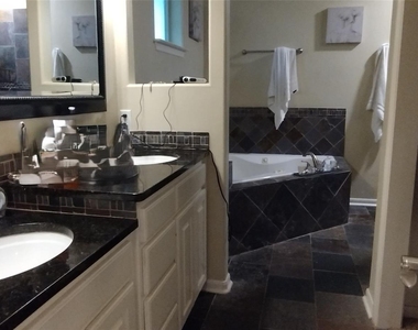 500 Kenniston Dr - Photo Thumbnail 12
