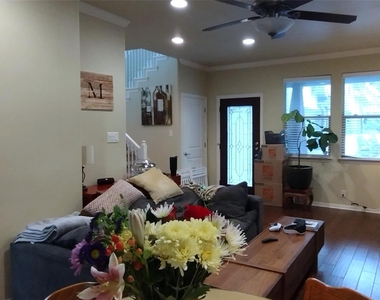 500 Kenniston Dr - Photo Thumbnail 3