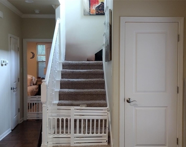 500 Kenniston Dr - Photo Thumbnail 2
