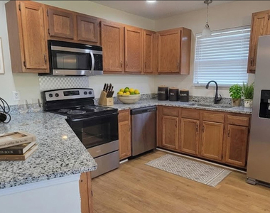 335 Hickory Hollow Drive N - Photo Thumbnail 3