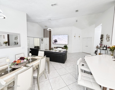 13752 Goodson Place - Photo Thumbnail 5