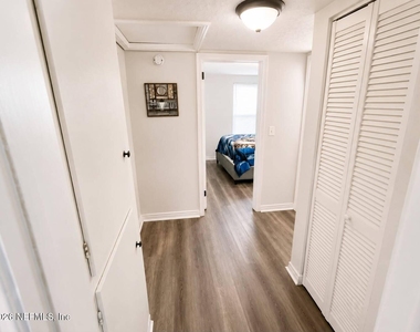 5020 Campenella Drive - Photo Thumbnail 3