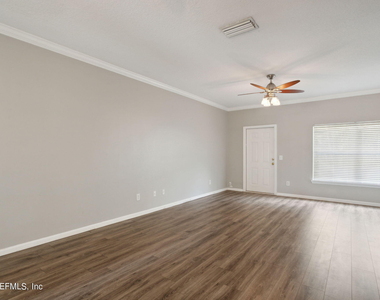 574 Southbranch Drive - Photo Thumbnail 7