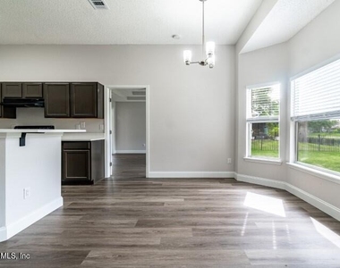 557 Grand Parke Drive - Photo Thumbnail 11