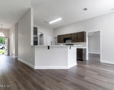 557 Grand Parke Drive - Photo Thumbnail 9