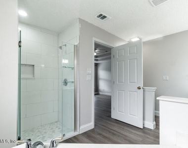 557 Grand Parke Drive - Photo Thumbnail 18