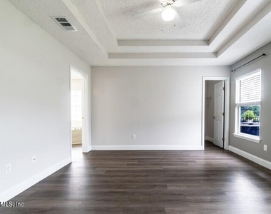 557 Grand Parke Drive - Photo Thumbnail 14