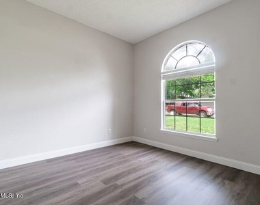 557 Grand Parke Drive - Photo Thumbnail 21