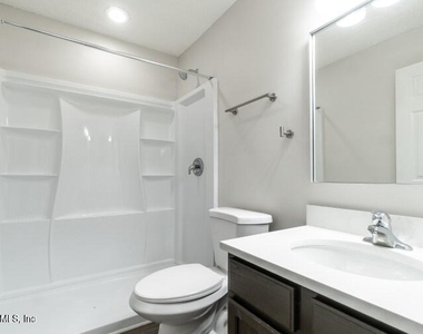 557 Grand Parke Drive - Photo Thumbnail 5
